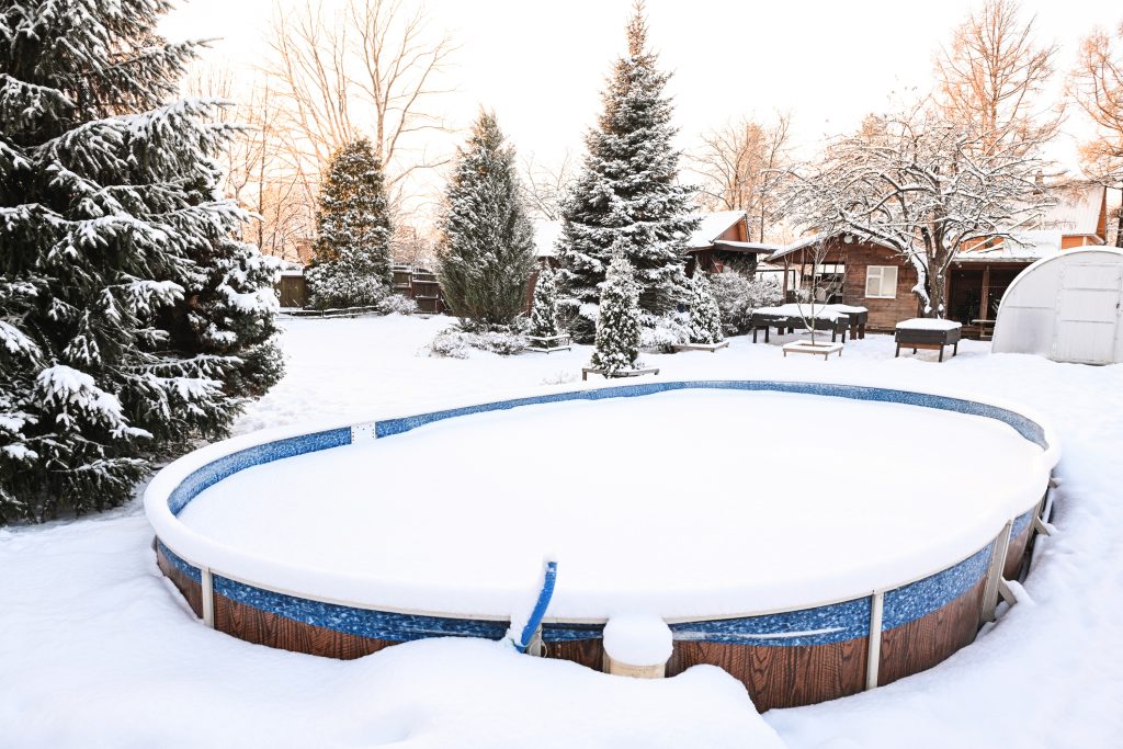 Pool covered in snow - Cox Pools